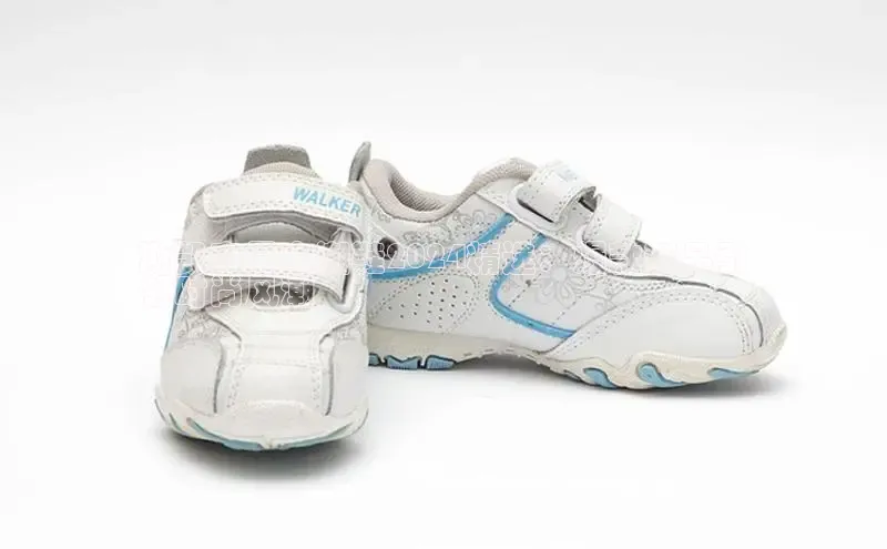 B体育必一官网网易斯凯奇男士潮鞋2024精选：爆款新品引
领时尚风潮