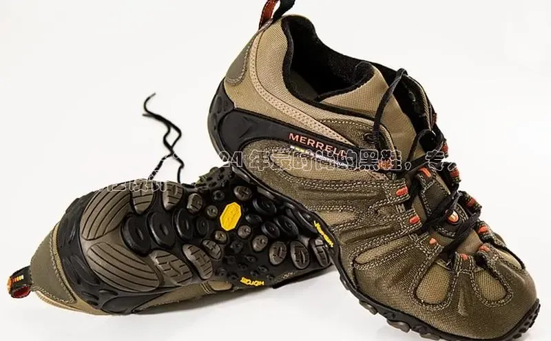 b体育官方下载入口最新版百度健康夏季必备：2024 年最时尚的黑鞋，专为
女性设计