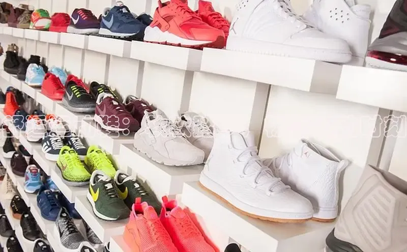 B体育手机版下载app小度商城舒适运动鞋：软软踏步，畅享运动时刻