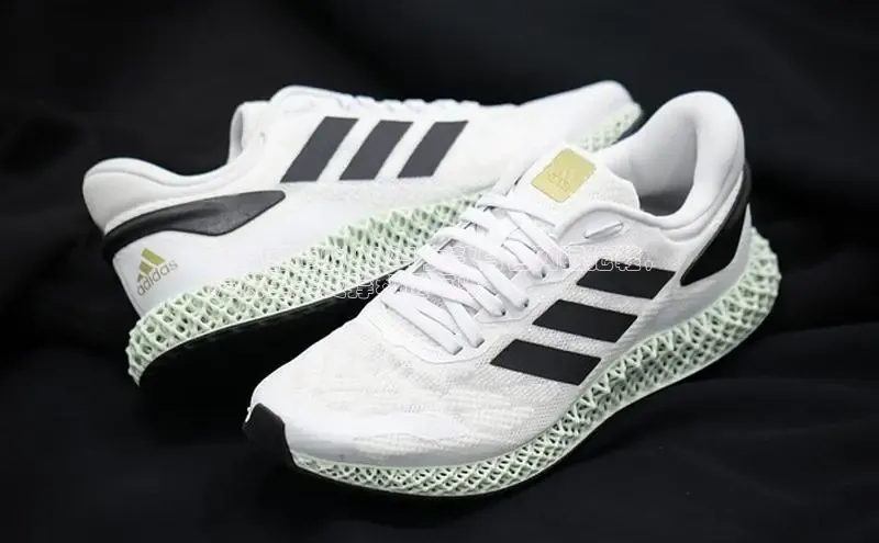 必一体育sport网页版登录云创智行时尚舒适的 2024 女款白色网眼拖鞋，
提供全天支撑和透气性