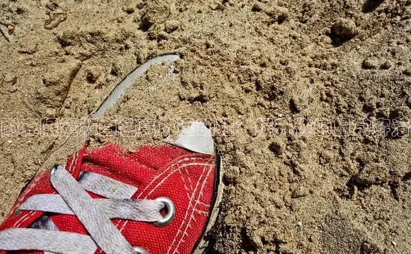 必一运动官网登录入口百度大脑耐克限量版白色真皮运动鞋：提升你的日常穿着