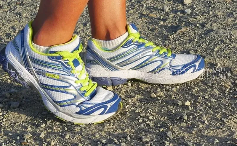 未来潮流：2025年首款小女孩运动鞋设计